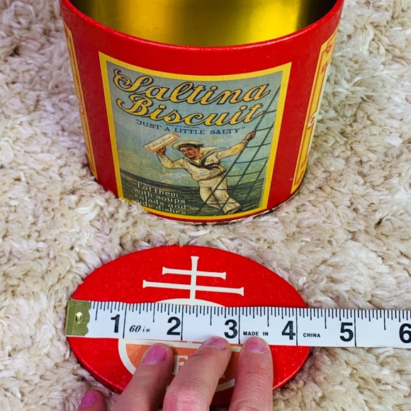 Retro Reprint Nabisco Saltine Cracker Tin - Picture 4 of 7